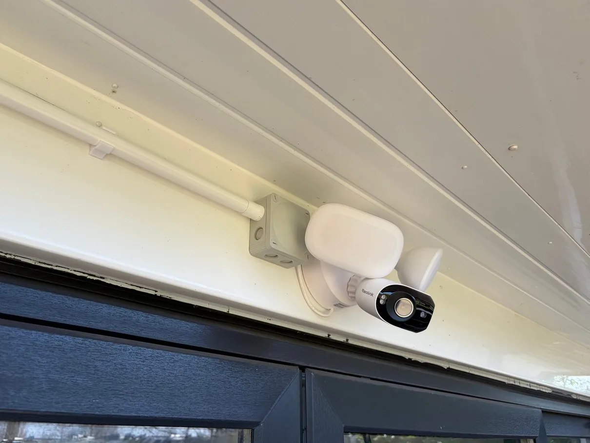 Reolink floodlight camera with junction box — North London