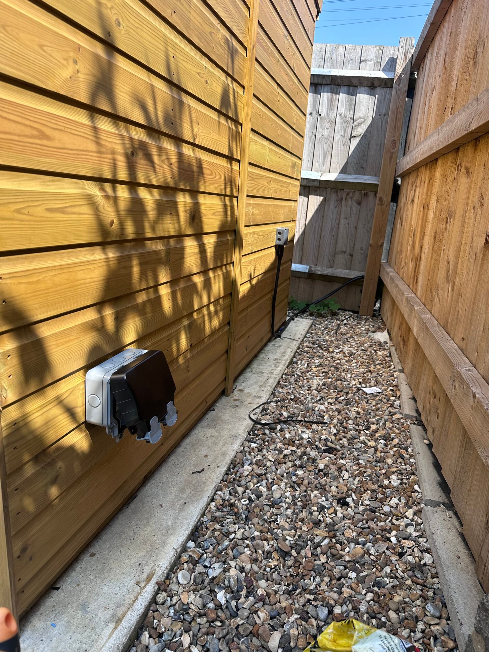 Reolink floodlight camera with junction box — North London