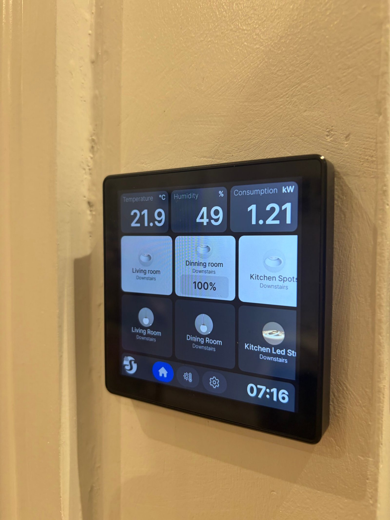 Shelly wall panel showing lighting scenes, temperature and energy consumption