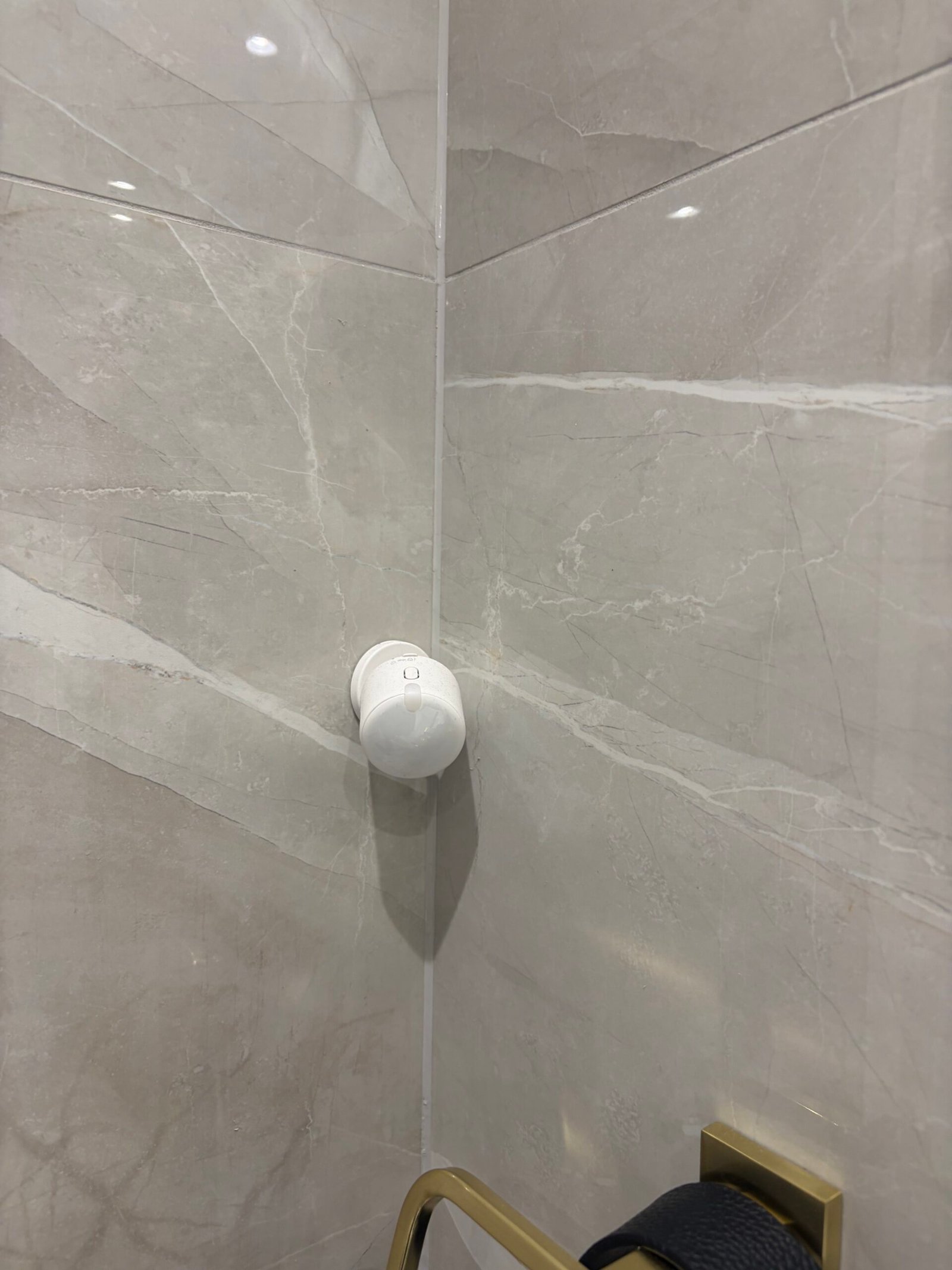 Aqara motion sensor in bathroom — auto lights on entry, off after 2 minutes